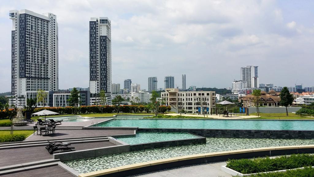 Hyve Soho Suites Cyberjaya Extérieur photo