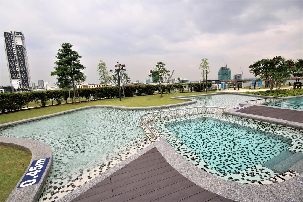 Hyve Soho Suites Cyberjaya Extérieur photo